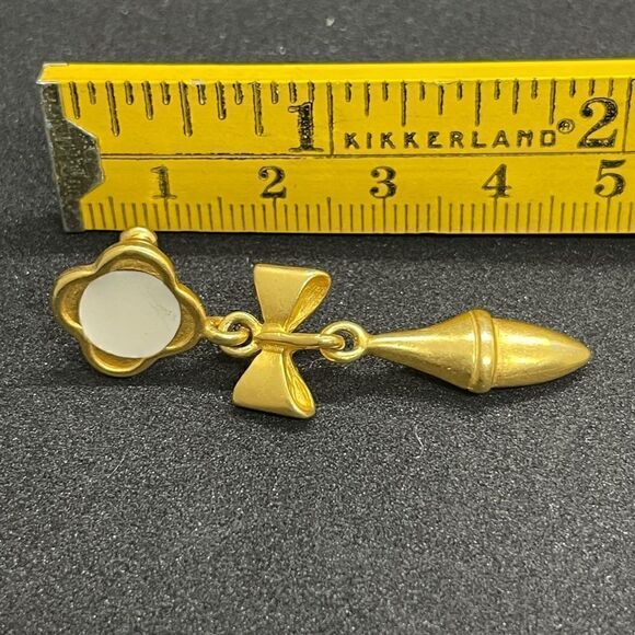 enamel gold bow drop earrings - Picture 3 of 4